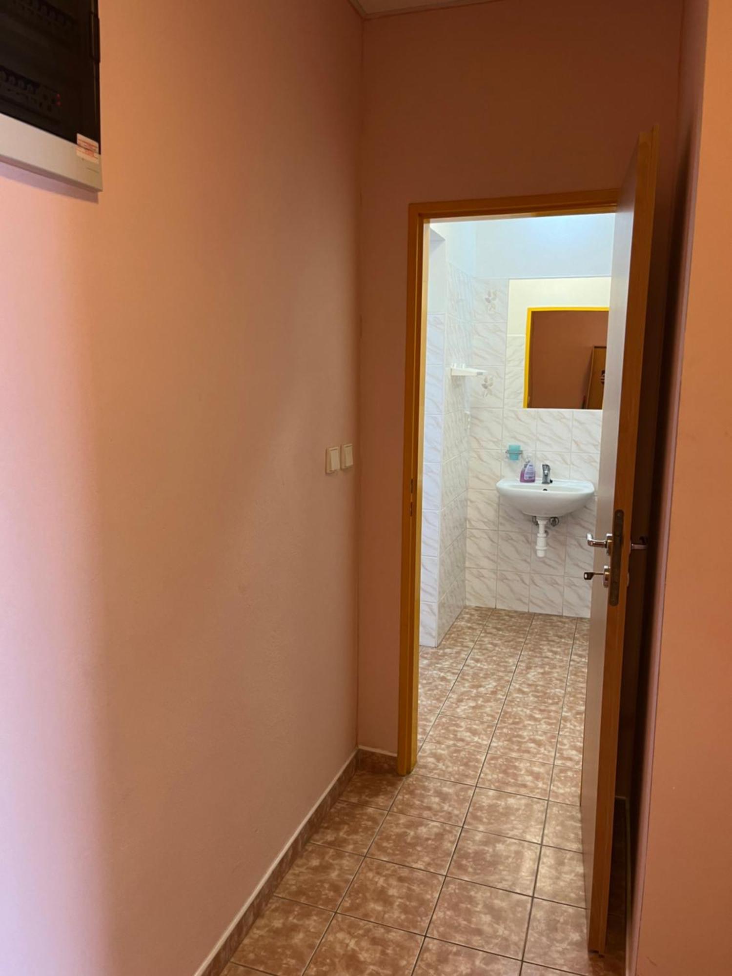 Apartmanovy Dum Obecna Skola Svetlik Bagian luar foto