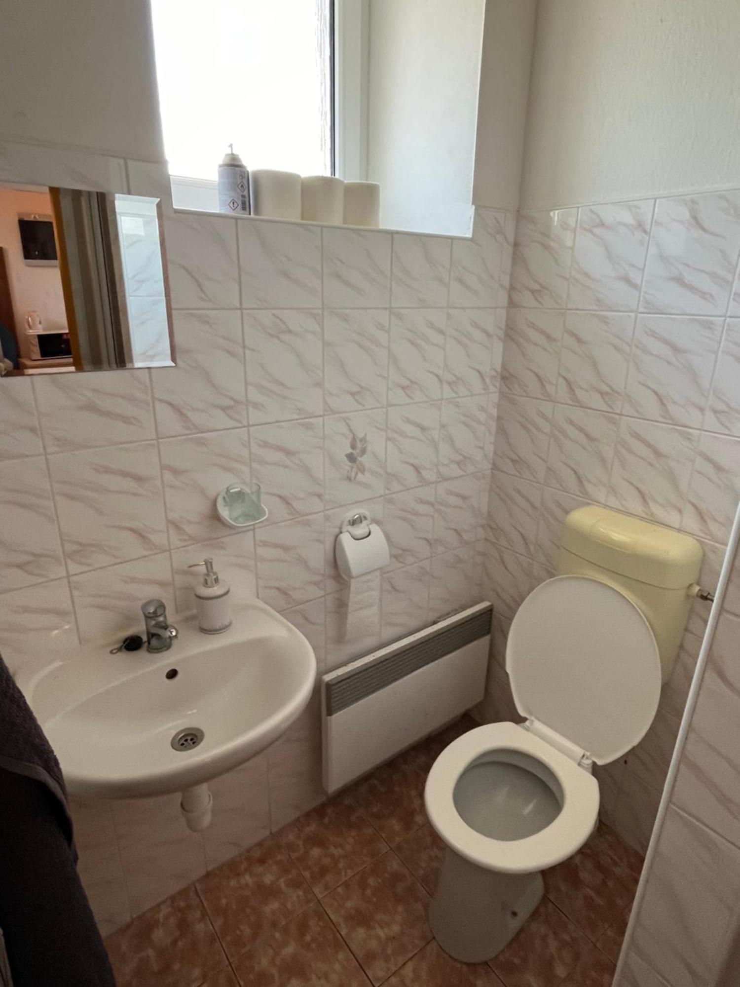 Apartmanovy Dum Obecna Skola Svetlik Bagian luar foto