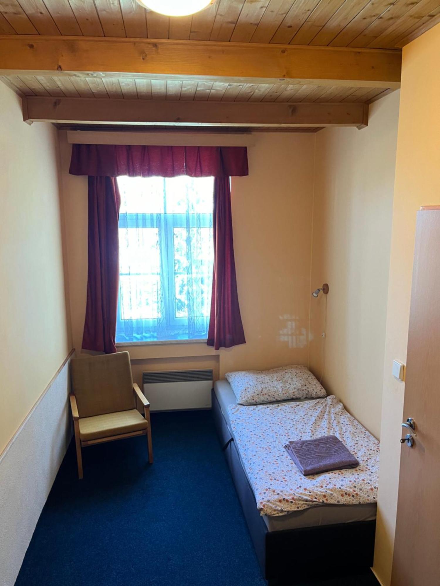 Apartmanovy Dum Obecna Skola Svetlik Bagian luar foto