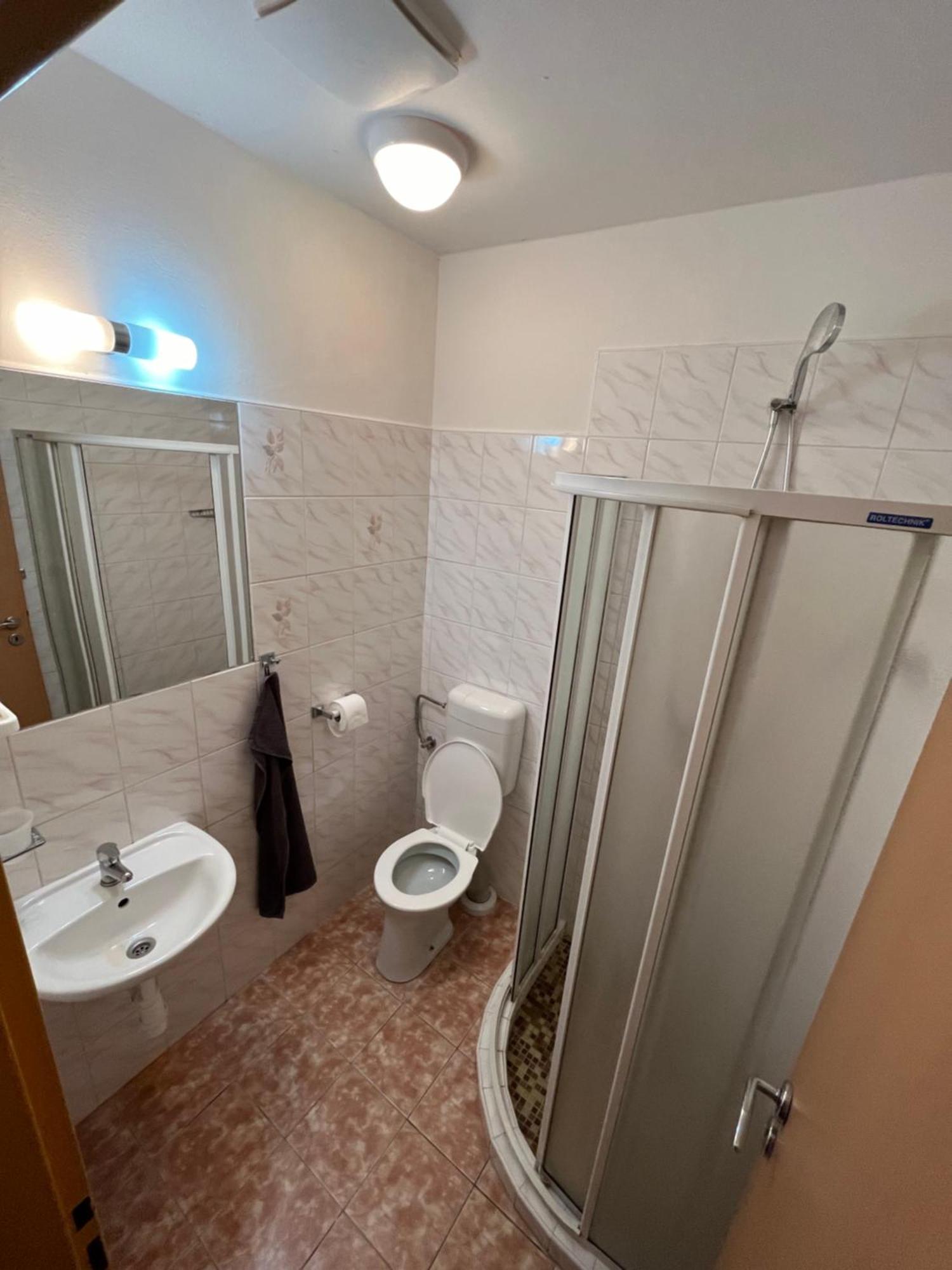 Apartmanovy Dum Obecna Skola Svetlik Bagian luar foto