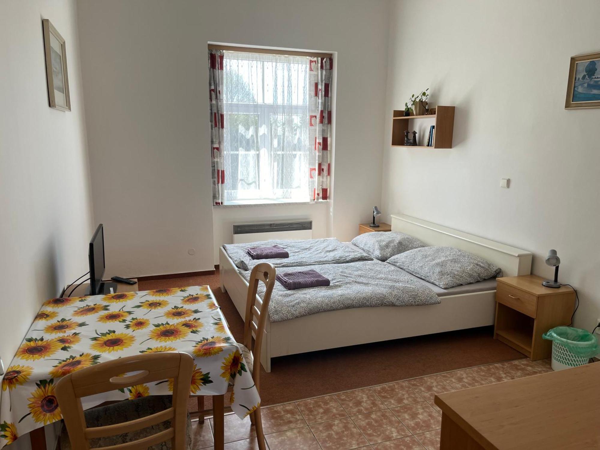 Apartmanovy Dum Obecna Skola Svetlik Bagian luar foto