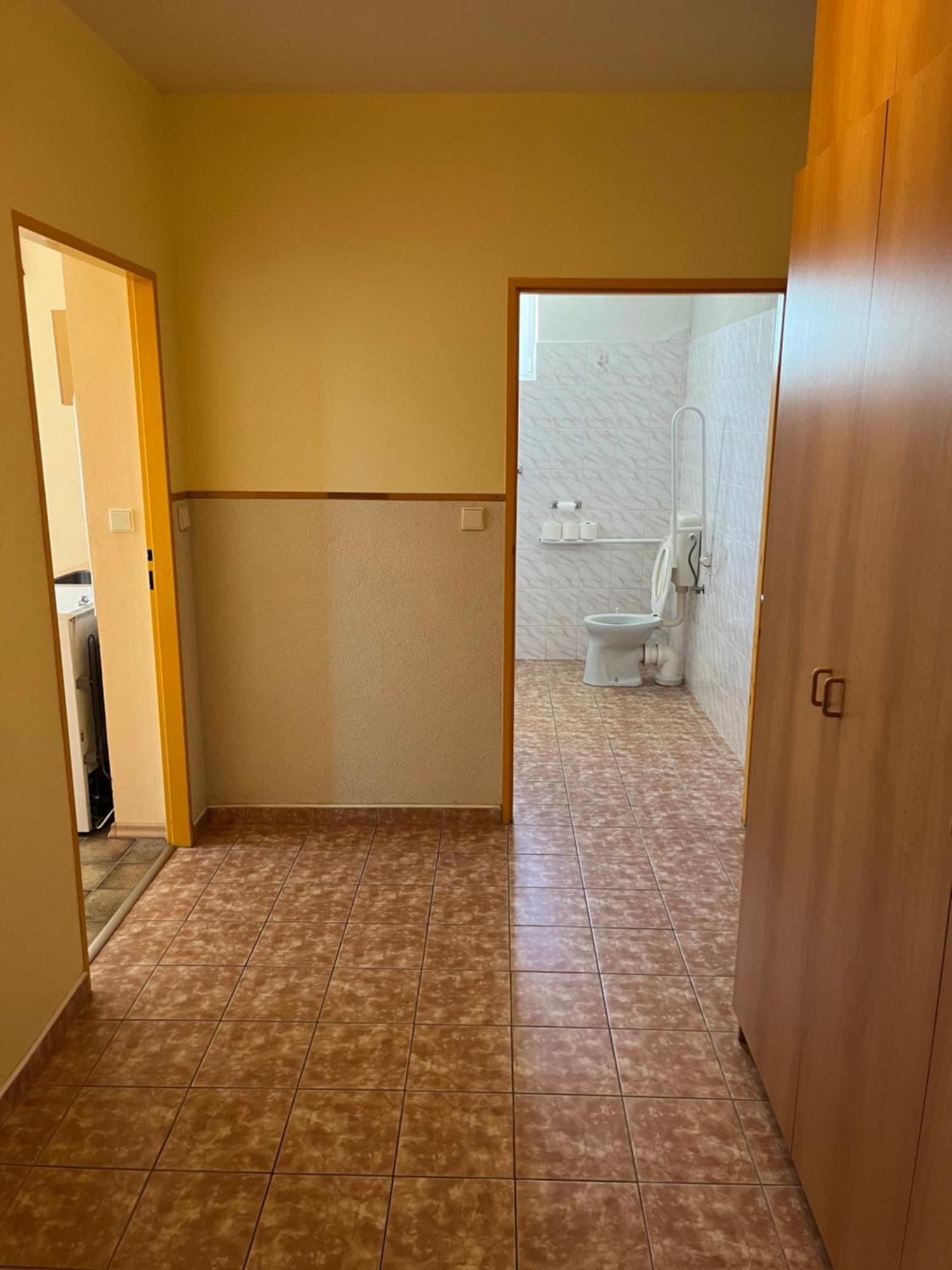 Apartmanovy Dum Obecna Skola Svetlik Bagian luar foto